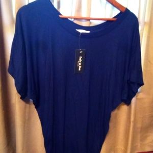 Free to live stretchy navy blue t-shirt
